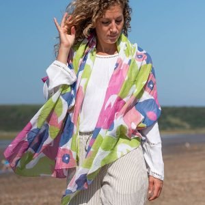 Organic cotton scarf with an oversize retro poppy print in pink, green and blue