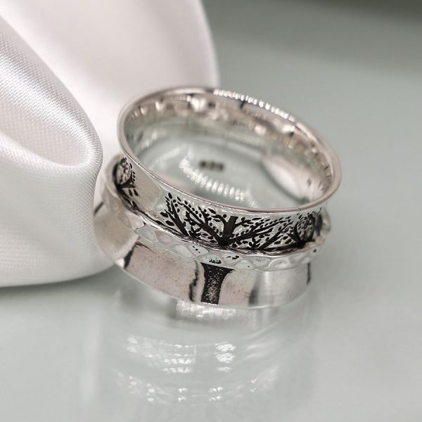 Sterling silver concave ring with embossed leaf design and fine hammered moving band